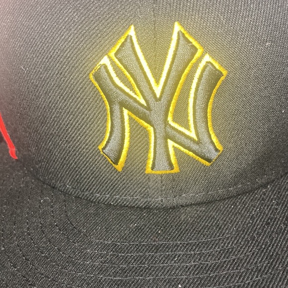 Brand new snap back hat ever worn - Picture 6 of 8